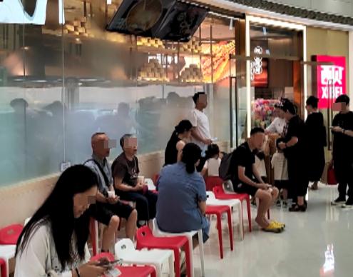 最大的线上实盘配资平台 记者探访成都西贝：“罗永浩菜单”已上线 食客表示以为不用排队，结果还是等了